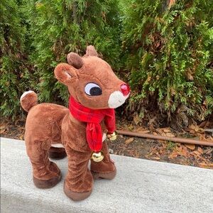 Rudolph Red nosed reindeer Dancing, moving and singing rudolph new